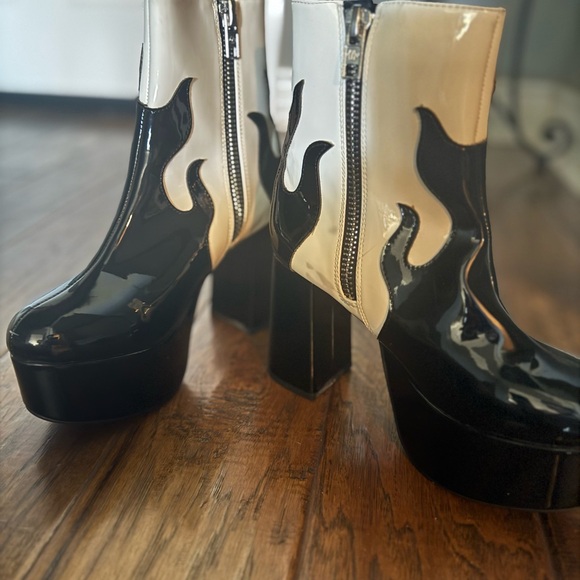 Current Mood Black and White Flame Platform Boots - Picture 2 of 7